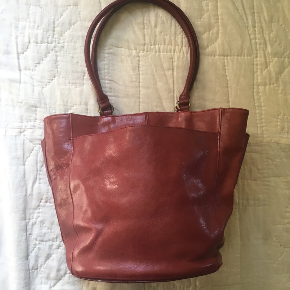 Leather bucket-style bag. Great fall bag. Pockets!